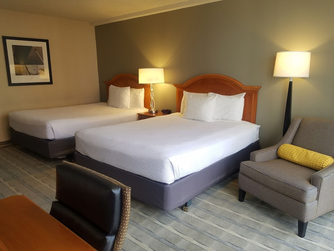 Bedroom 2, Inn At The Convention Center, Multnomah