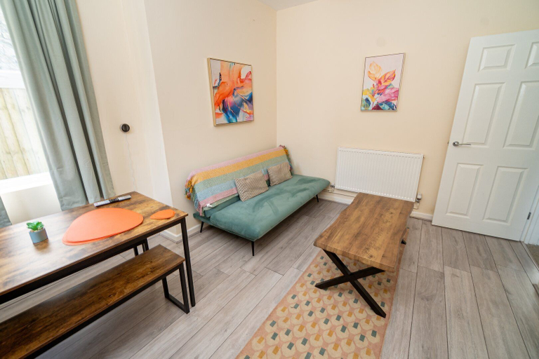 Living room 4, Family & Group Stay 5-bed Home, Parking, Swansea