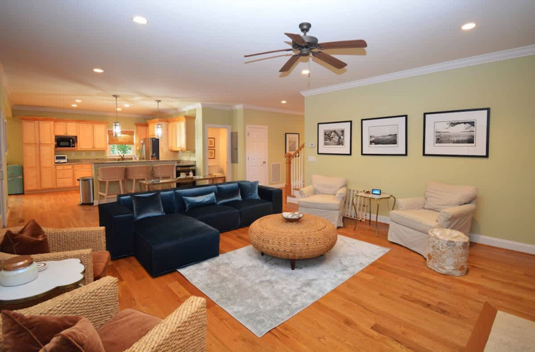 Room 5, Island Time - Pet Friendly and Minutes From Beach, Charleston