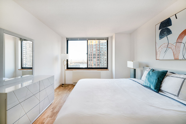 Room 4, Luxury 2 Bed 2 Bath Unit in Prime Location of NYC, New York
