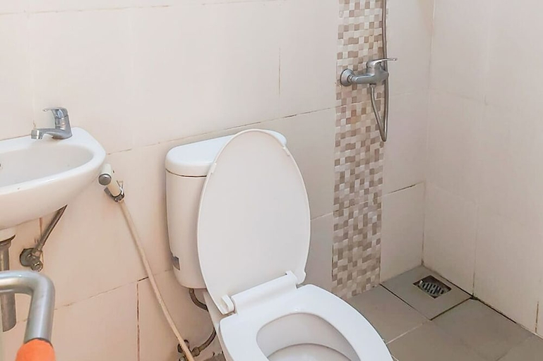 Bathroom, Fabel Homestay, Palembang