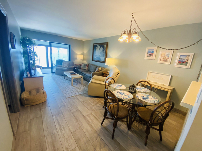 Living area 5, Gulf Tower 8b 2 Bedroom Condo by RedAwning, Baldwin