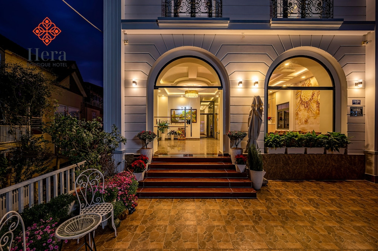Exterior & Views