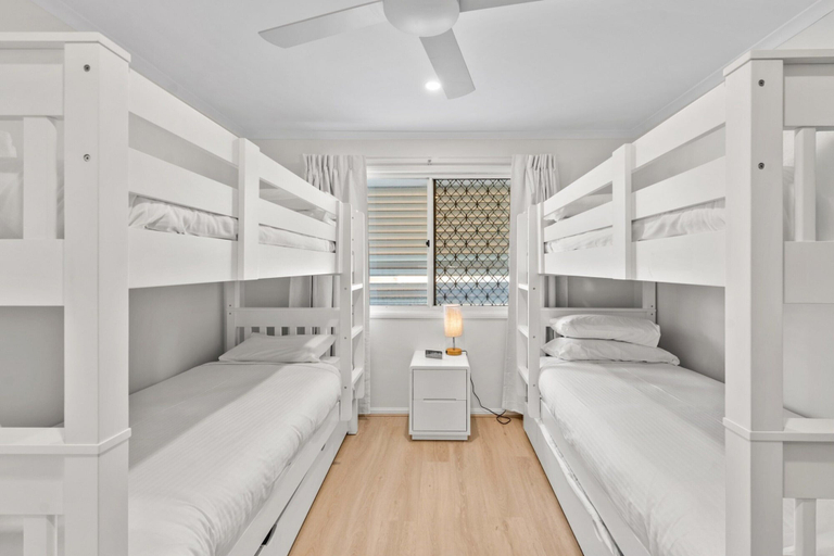 Room 4, Family-friendly Flat With Balcony Views, Maroochy - Mooloolaba