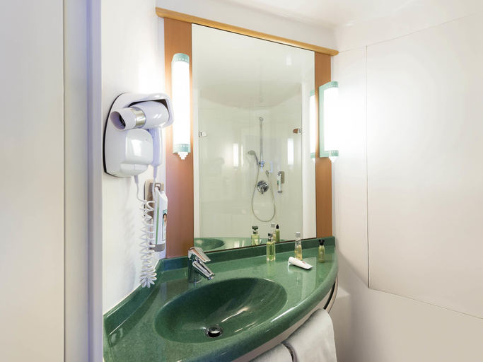 Bathroom 4, ibis Luxembourg Sud, Esch-sur-Alzette