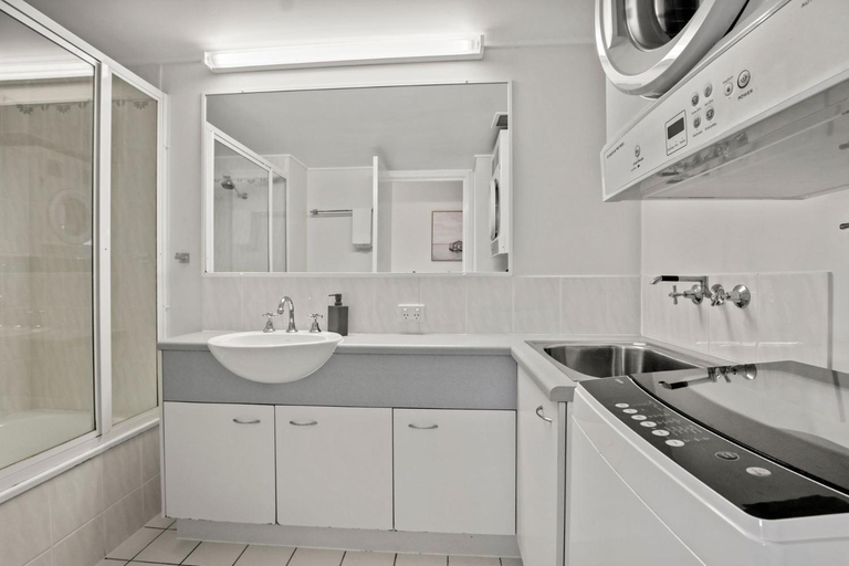 Bathroom 4, Lindomare Apartments, Caloundra - Caloundra S.