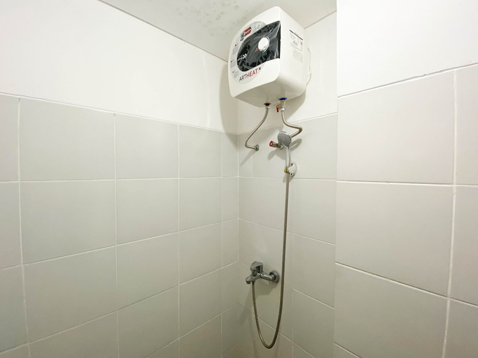 Bathroom 3, Cozy Stay Studio Cordova Edupartment Semarang Apartment, Semarang