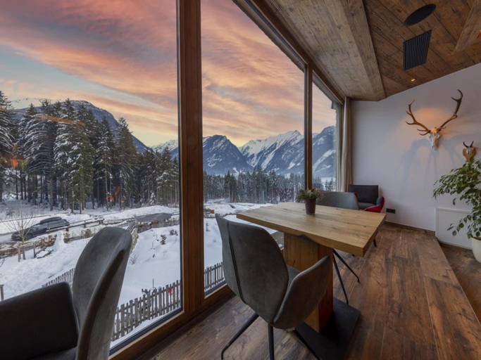 4, Chalet in Neukirchen, 100 m ski lift, Zell am See