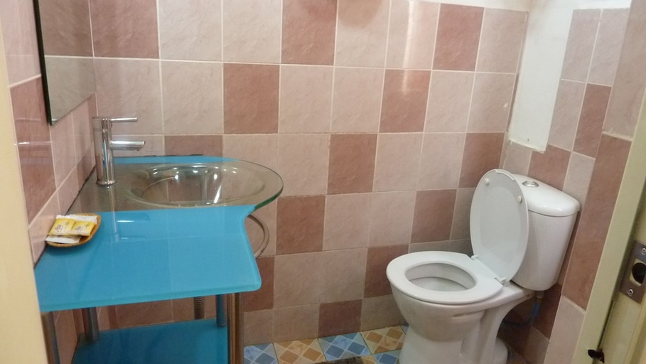 Bathroom 3, 7 Hung Hung Inn, Kota Kinabalu