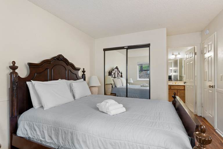 Room 3, Heavenly Chairview Condo 2 Bedroom Home by RedAwning, Douglas