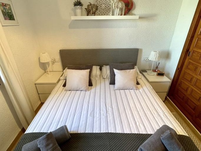 Room 2, Casa Clare - 3 Bedroom Apartment in Denia, Alicante