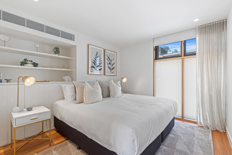 Room 2, Stylish 2-bed Victorian Terrace in Carlton, Melbourne