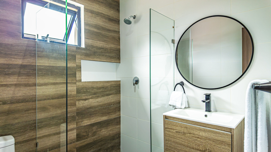 Bathroom 4, Parkside Plazuela - Tranquility In Boquete 2 Bedroom Condo, Boquete