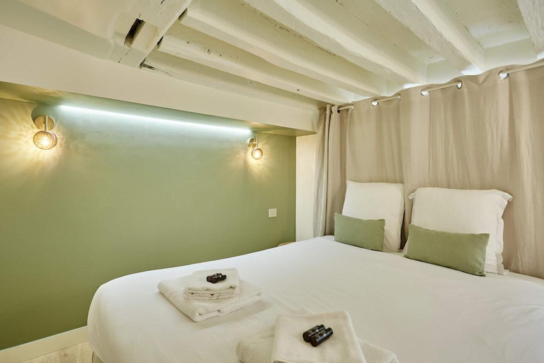 2, Chic Duplex with AC • Bastille & Marais, Paris