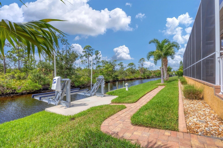 Property grounds 4, Punta Gorda Private Pool+spa Vacation Home 3 Bedroom Home, Charlotte