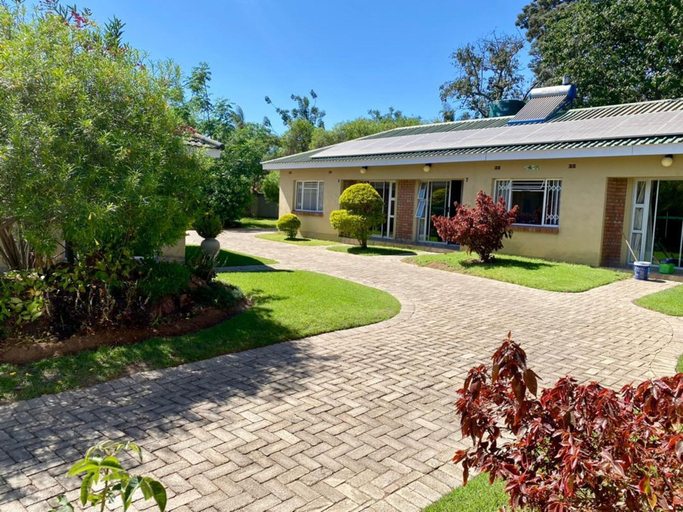 Room 4, Poolside Executive Suite Near Airport - 2322, Harare