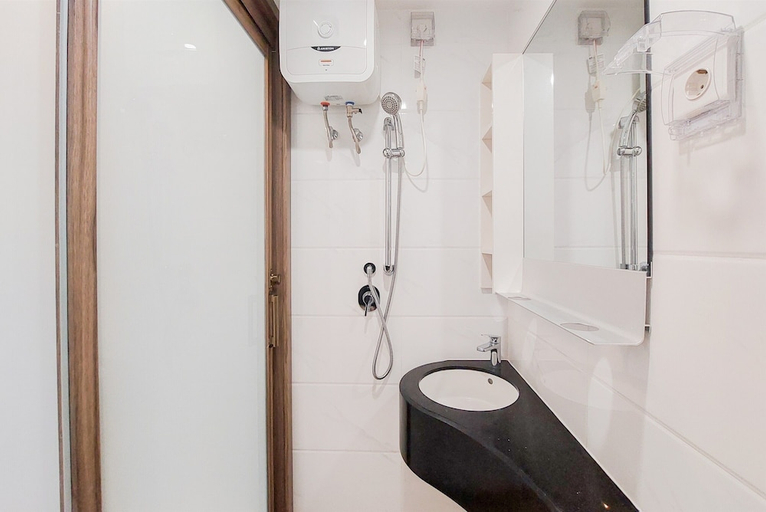 Bathroom 2, Best And Nice Studio At Sky House Bsd Apartment Near Aeon Mall, South Tangerang