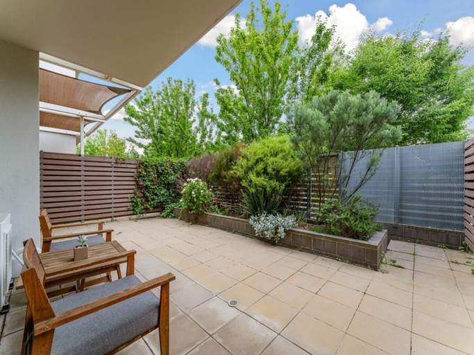 5, Tranquil 1-bed Apartment With Courtyard, Pool, BBQ, Canberra