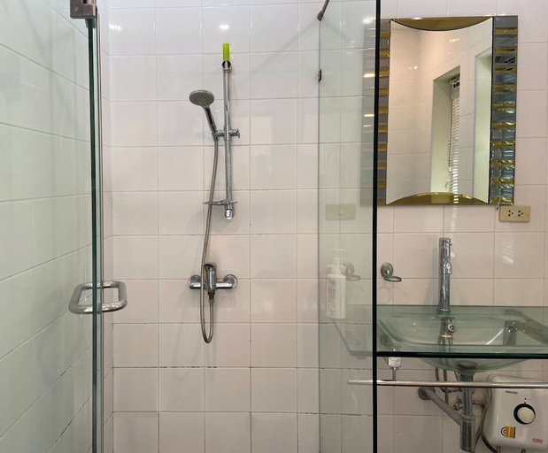 Bathroom 4, Blooming Hill Boutique Suites, Pattaya