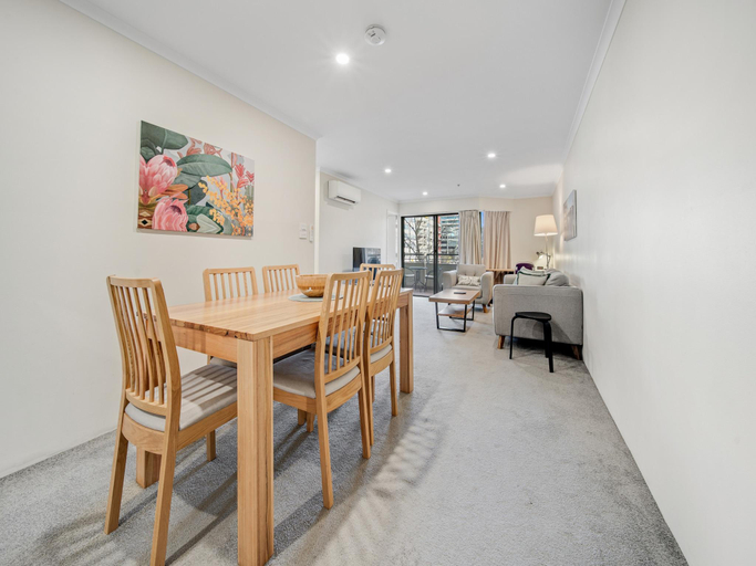 5, Central 2-bed Apartment With Pool, Gym and Spa, Canberra