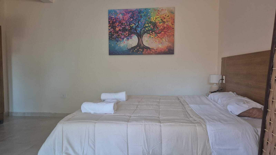 Room 3, Edificio Navarra, Lambaré