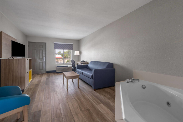 Others 5, Days Inn by Wyndham Alma, Bacon