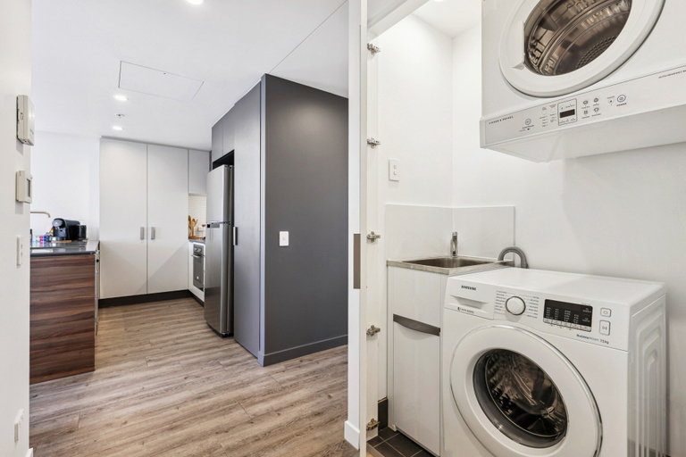 Bathroom 3, Chic 2-bed With Rooftop Pool Overlooking the City, Brisbane
