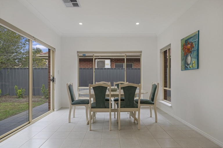 Outdoor dining, Spacious Glenunga Home With Garage Parking, Adelaide