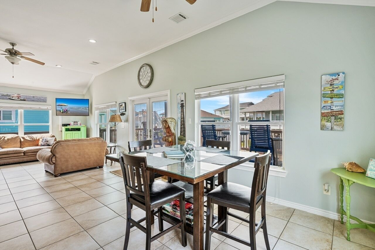 Interior 3, Outlaw's Inn 3 Bedroom Home, Galveston