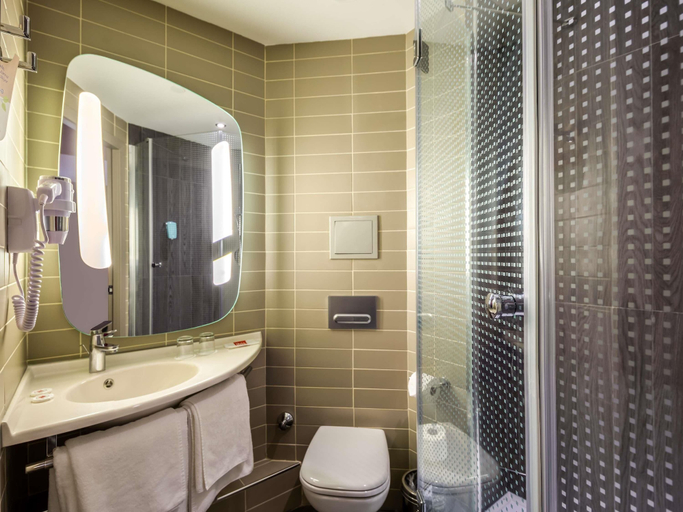 Bathroom 5, ibis Istanbul West, Küçükçekmece