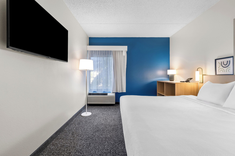 Bedroom 3, Spark by Hilton Green Bay, Brown