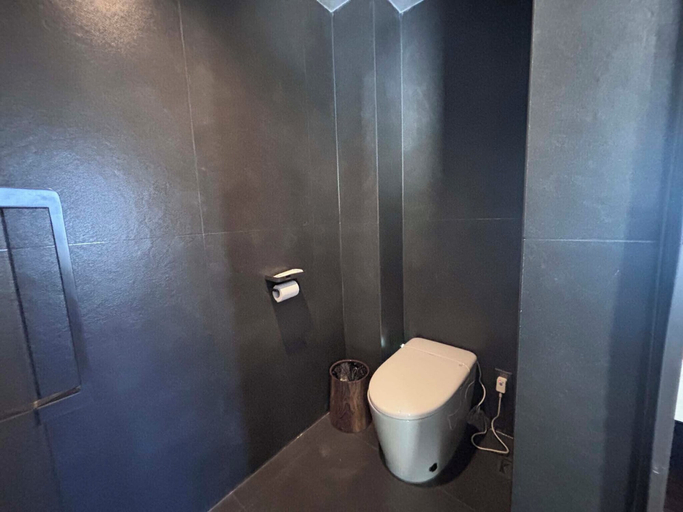 Bathroom 4, Mid Hill White Lodge, Ngawa Tibetan and Qiang