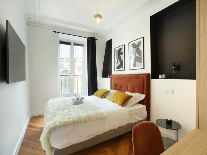 4, Sublime apartment with AC Louvre Museum, Paris