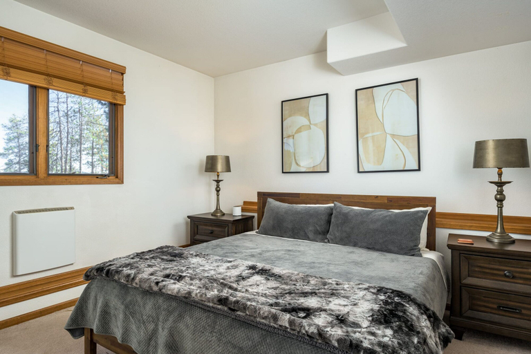Room 2, 5 Bedroom Whole Home With Mountain Views, Clear Creek