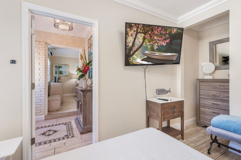 Room 5, Private Villa With Courtyard, Pinellas