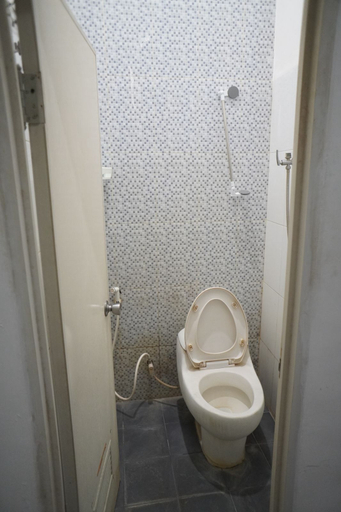 Bathroom 5, Rumah Penataran Syariah, Malang