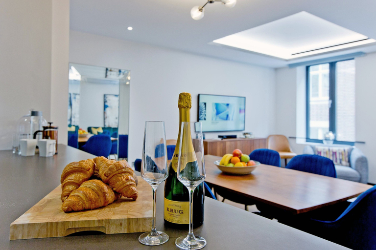 Food & Drinks, 2-bed Superior Apt 207, London