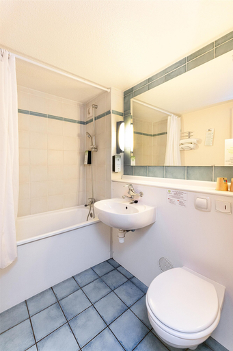Bathroom 4, Campanile Villefranche-sur-Saône, Rhône