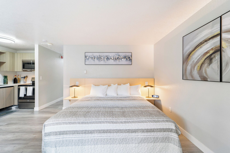 Bedroom 4, Interurban Suites Hotel, a Dazzler Select by Wyndham, Tukwila