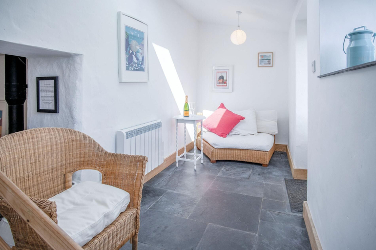 Others 3, Soap Barn - 1 Bedroom Cottage - Manorbier, Pembrokeshire
