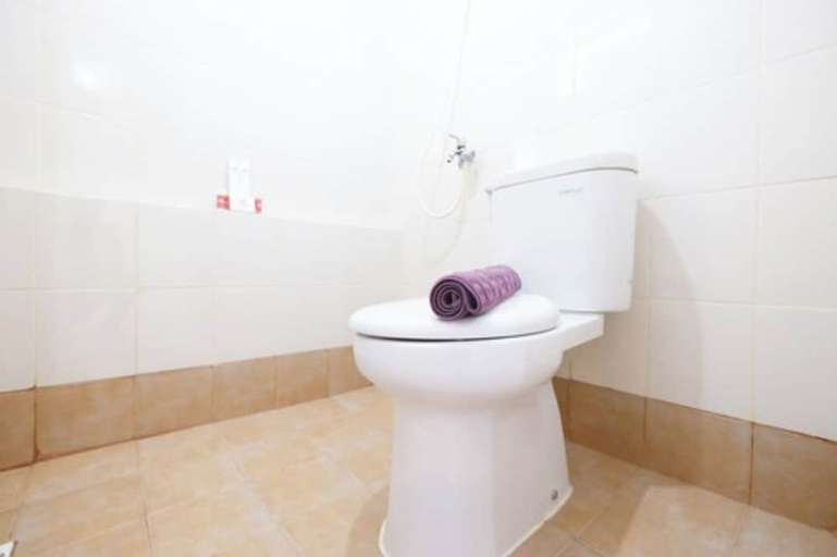 Bathroom 3, Bassura City Apartment Connect to Swimming Pool, East Jakarta