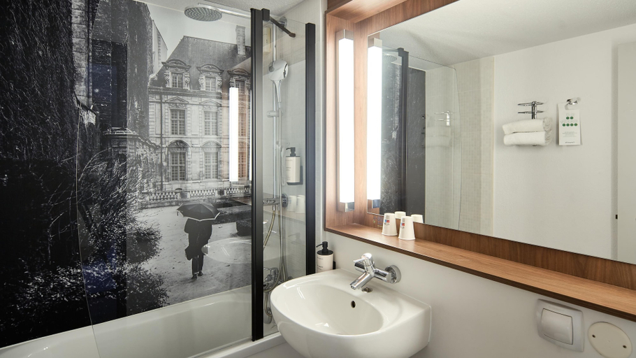 Bathroom 4, Campanile NATURE - Cergy Pontoise, Val-d'Oise