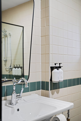 Bathroom, Silkari The Charrington At Chatswood, Sydney