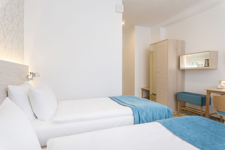 Bedroom 3, Hotel Metropol, Warsaw