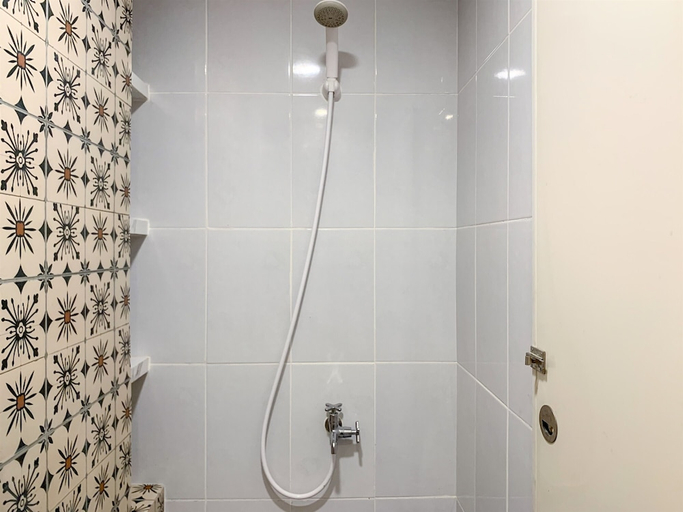 Bathroom 3, Luxurious Studio At Tokyo Riverside Pik 2 Apartment, Tangerang