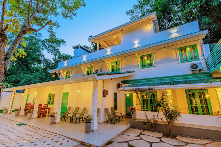 Exterior & Views