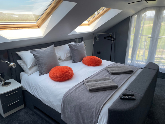 Room 2, Ulverstons Little gem - Sleeps 2 - Free Parking, Cumbria