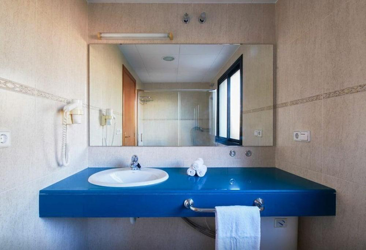 Bathroom 3, Fergus Club Pineda Splash, Barcelona