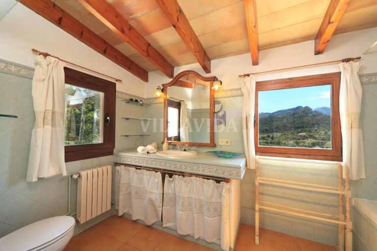 Room 5, Can Coste by Vida Villas Private Pool Mountain Views Walk to Town, Baleares
