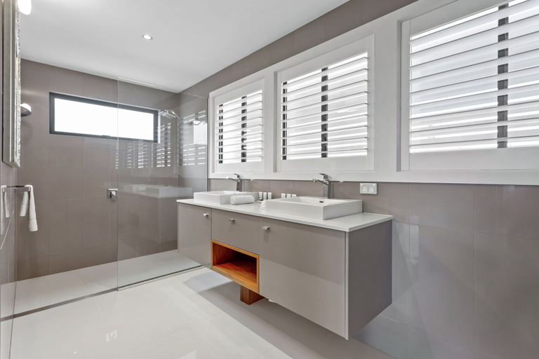 Bathroom 5, Beachfront 3-bed With Private Pool & Fireplace, Caloundra - Kawana